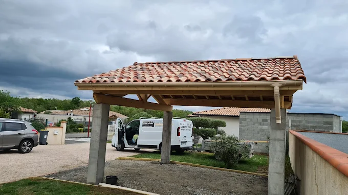 Carport bois SCM82 finition tuile canal — chantier livré en Tarn-et-Garonne