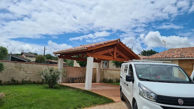 Pergola bois avec couverture tuile canal réalisée par SCM82 dans le Tarn-et-Garonne