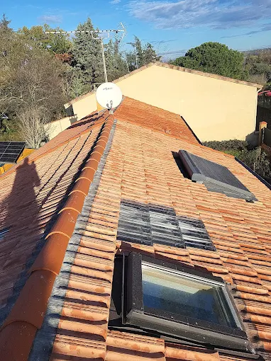 Pose Velux sur toiture tuile canal patinée à Montauban — intégration discrète